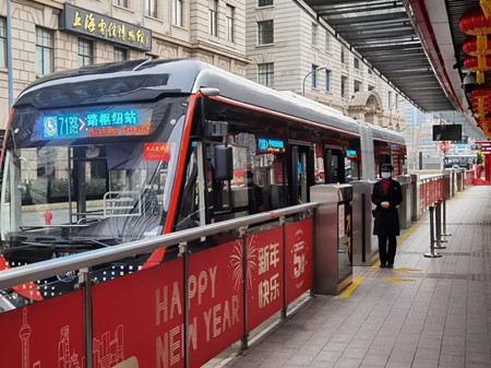 注意！公交車上禁食禁手機(jī)外放聲音，情節(jié)嚴(yán)重可報(bào)警(圖1)